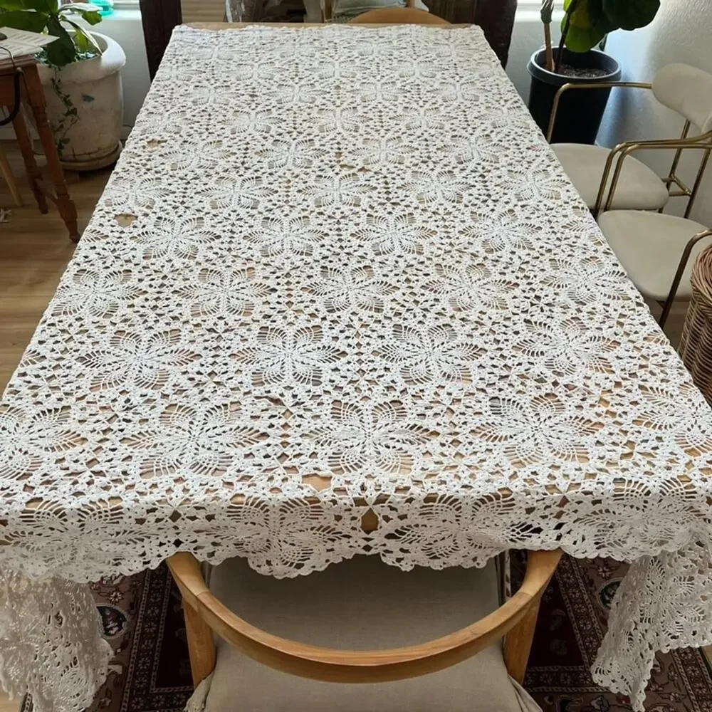 Vintage Handcrafted Off White Crochet Round Tablecloth Scalloped Edge 90x90